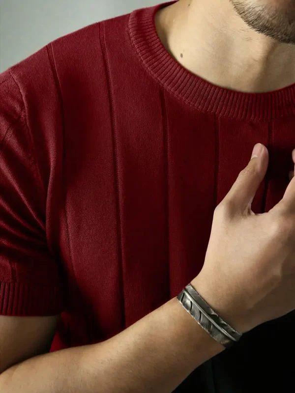 Men’s ribbed short-sleeve burgundy t-shirt with a crew neck and fitted design.
